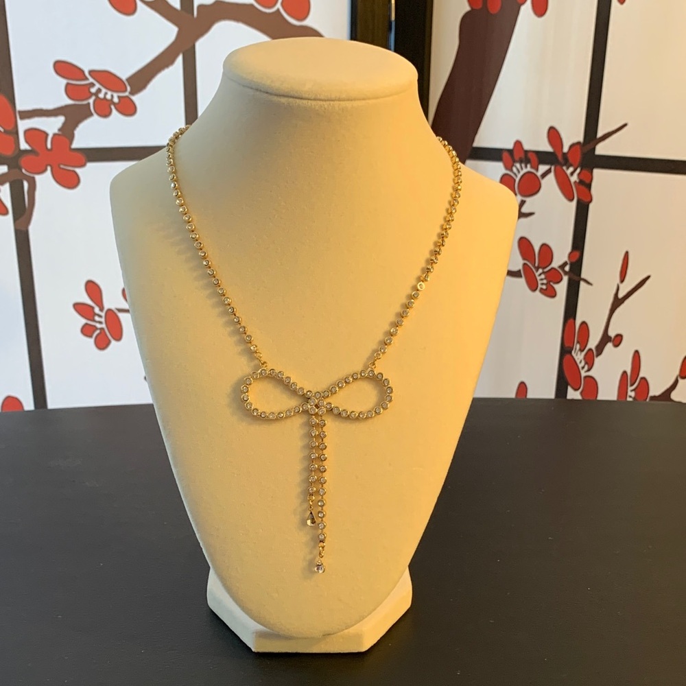 Chic Gold Bow Pendant Necklace